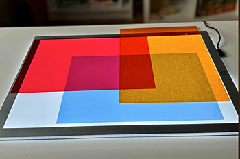 aktivity světelný panel - míchání barev s fólií