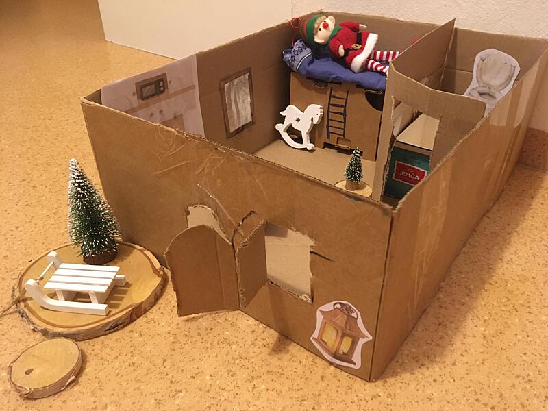 domeček a vánoční skřítek